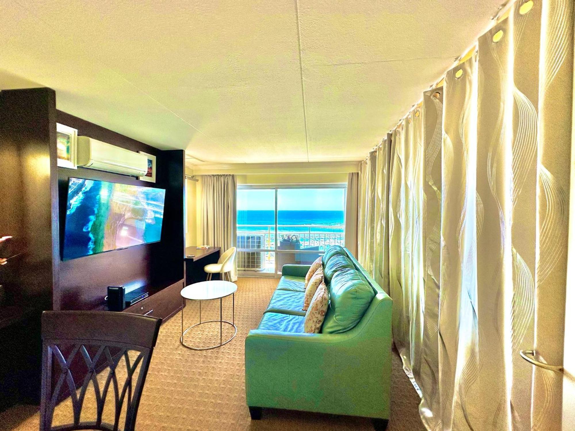 Waikiki Beach Experience! Luxury Oceanview Suite! Гонолулу Екстер'єр фото