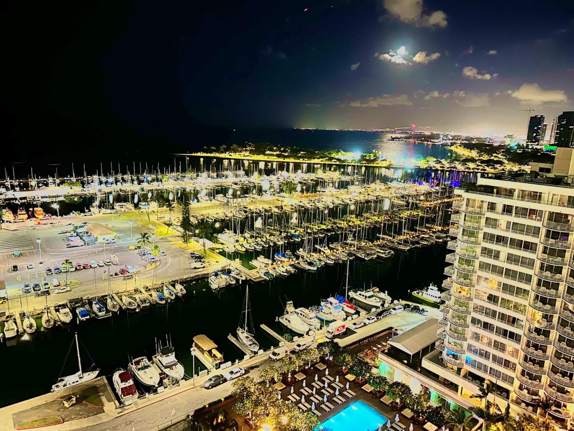 Waikiki Beach Experience! Luxury Oceanview Suite! Гонолулу Екстер'єр фото