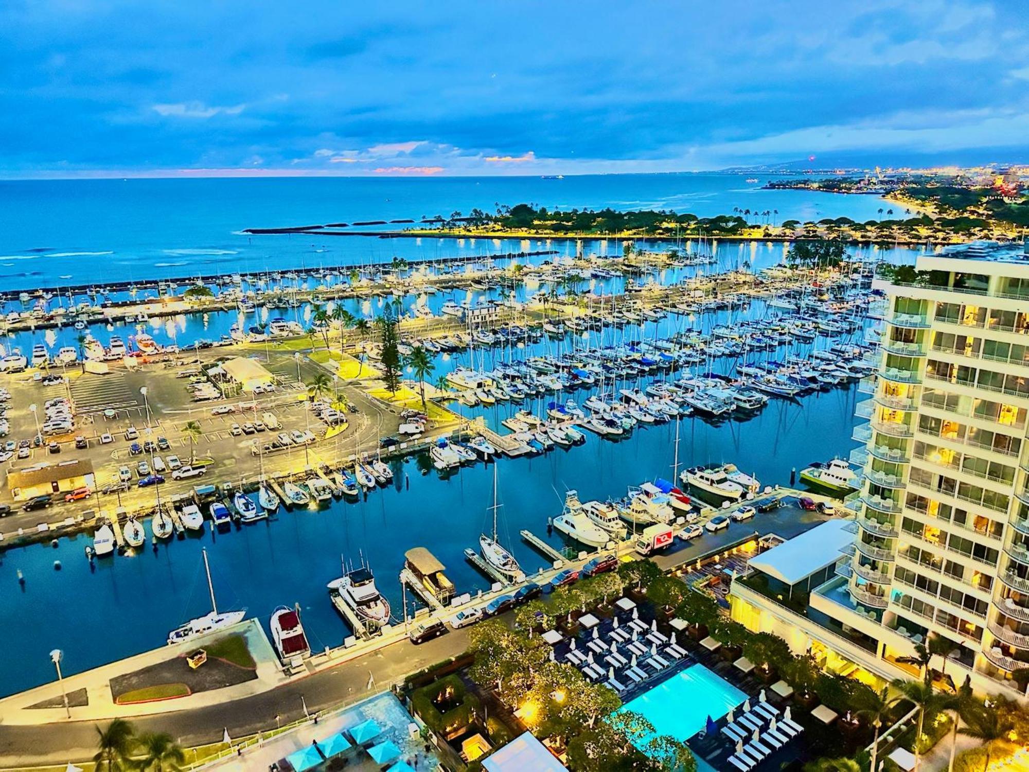 Waikiki Beach Experience! Luxury Oceanview Suite! Гонолулу Екстер'єр фото